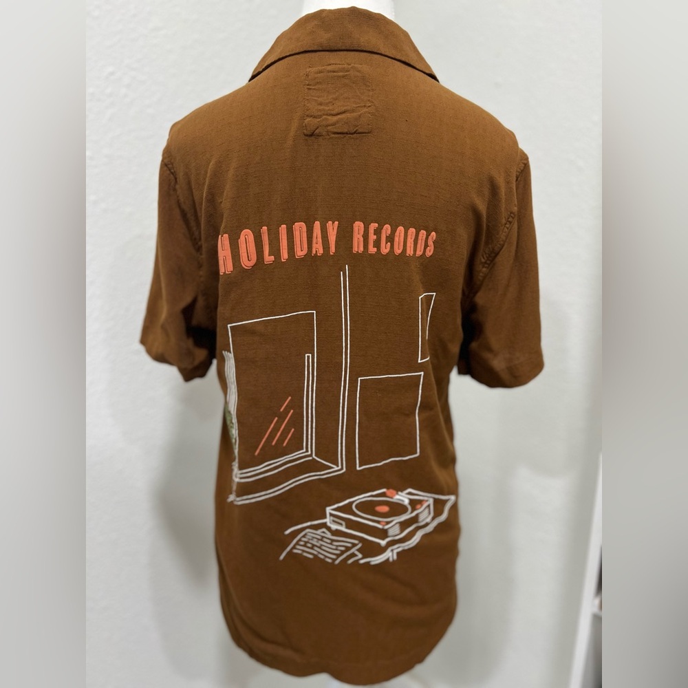CACTUS MAN Ricky Singh Holiday Records Button Up Brown Shirt EUC